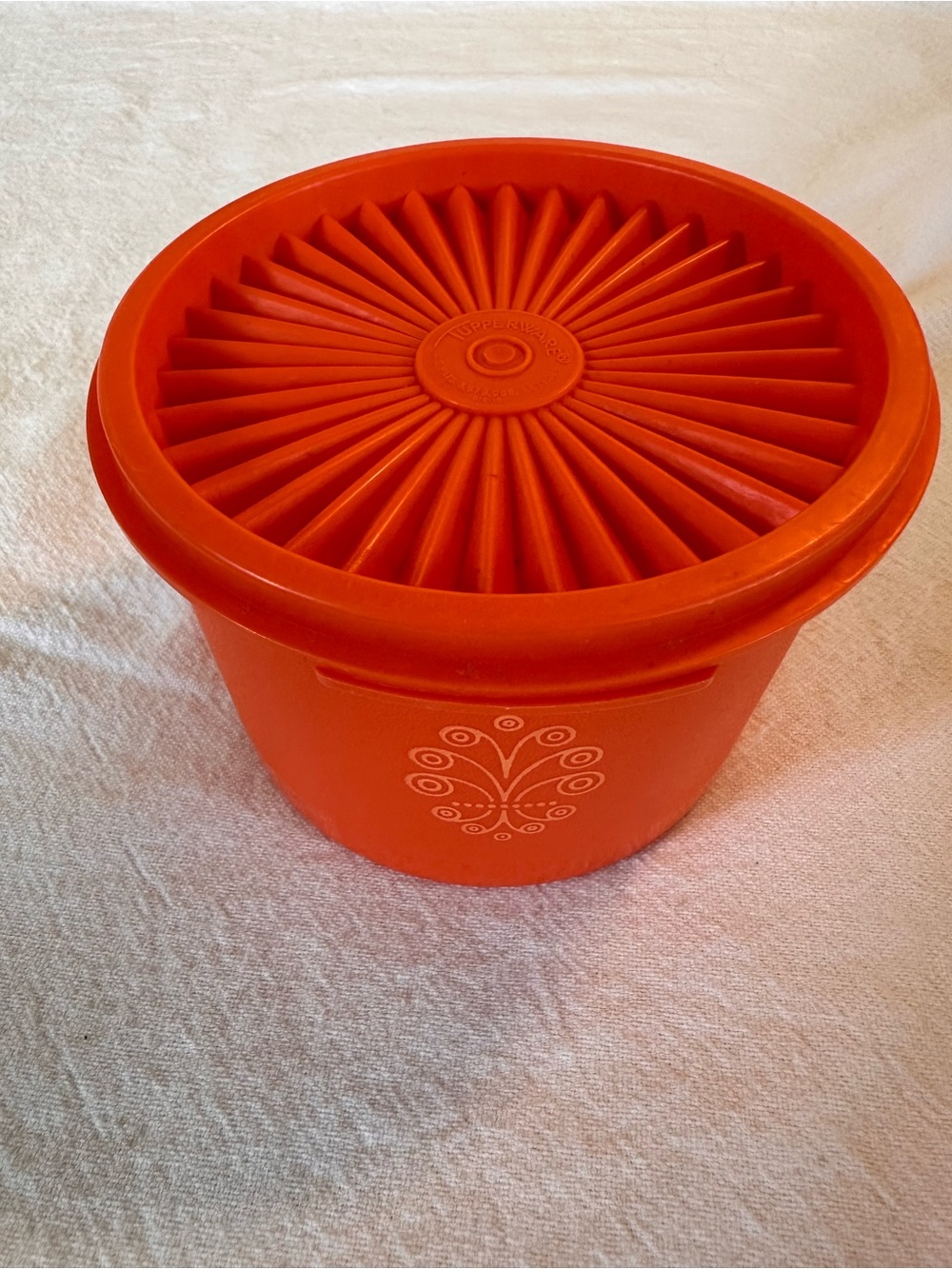 ⭐️ Vintage 5” Tupperware Orange Container and Lid EUC - Picture 1 of 7